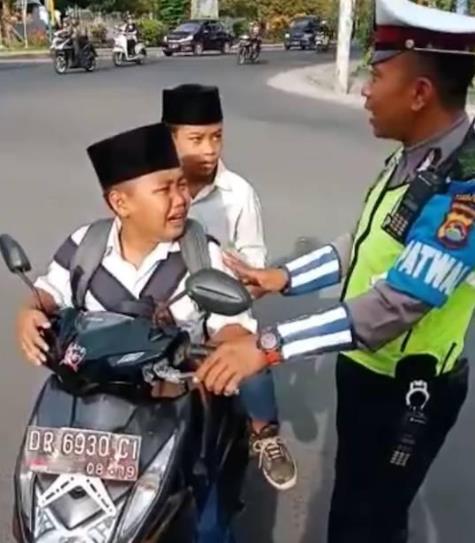 梨花暴雨式哭泣怎么回事:越哭越凶生动且形象(图) 梨花暴雨式哭泣怎么回事:越哭越凶生动且形象(图)