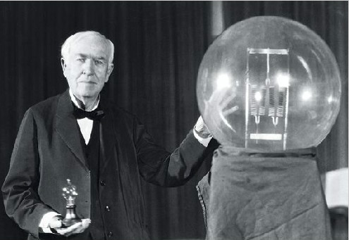 电是谁发明的哪一年发明的灯泡是谁发明的