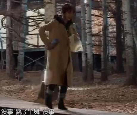 杨紫穿高跟鞋摔倒：场面非常搞笑具体详情真相（图）