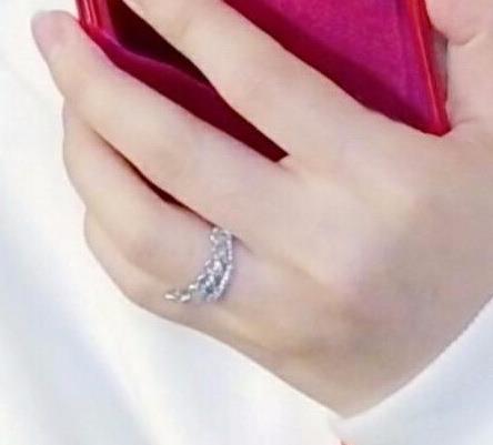 赵丽颖婚后首晒照：脸圆润皮肤迷人（图）