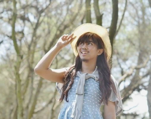 昔日最美背影女孩正面照片：牵动着无数网友们的心