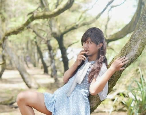 昔日最美背影女孩正面照片：牵动着无数网友们的心