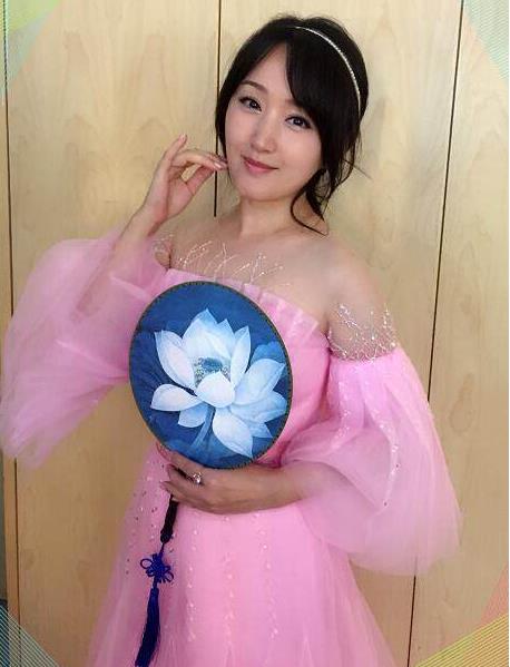 杨钰莹优雅甜美47岁杨钰莹温柔不懦弱被称最美学姐