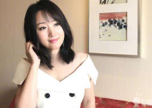 杨钰莹优雅甜美:47岁杨钰莹温柔不懦弱被称最美学姐 杨钰莹优雅甜美:47岁杨钰莹温柔不懦弱被称最美学姐