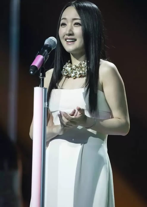 杨钰莹优雅甜美有韵味：一组晚礼服美照