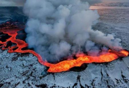 女子开车闯出山火：穿越火海一惊险历程画面（图）