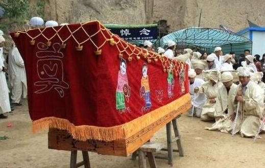 中国的棺材为何一头高一头低,一头大一头小?(文化习俗) 中国的棺材为何一头高一头低,一头大一头小?(文化习俗)