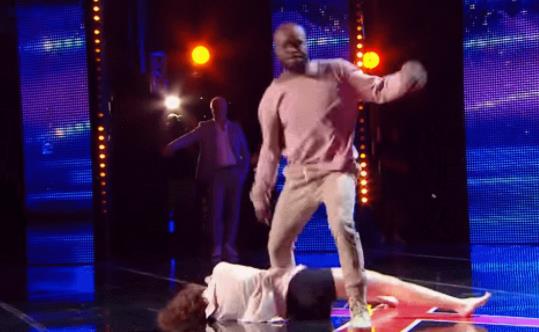 把家暴跳成了舞蹈