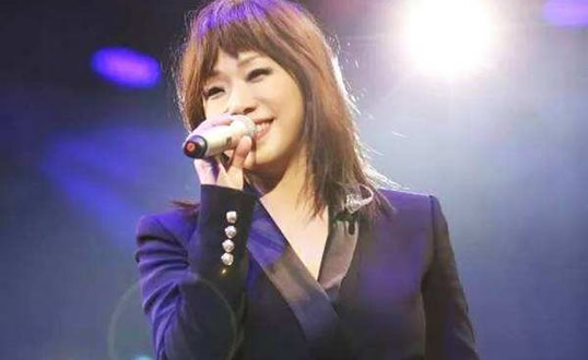 52岁林忆莲发福:52岁近照林忆莲发福更女人味(图) 52岁林忆莲发福:52岁近照林忆莲发福更女人味(图)