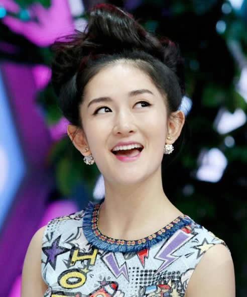 谢娜近照曝光:近距离素颜照(图) 谢娜近照曝光:近距离素颜照(图)