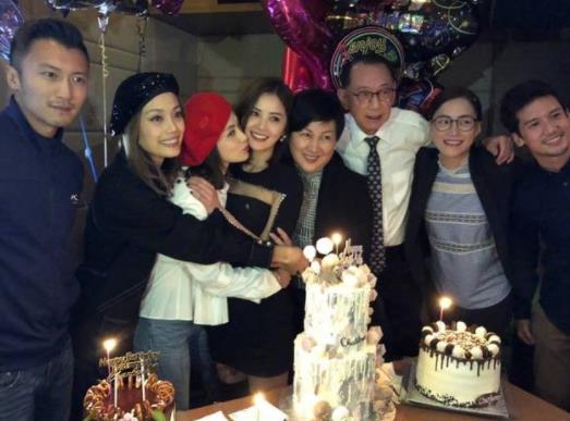 阿娇为阿Sa庆生:16年友情人人称羡(图) 阿娇为阿Sa庆生:16年友情人人称羡(图)