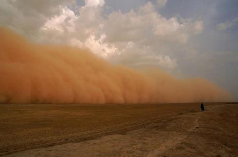 沙尘暴侵袭悉尼:沙尘暴图片末日的景象(图) 沙尘暴侵袭悉尼:沙尘暴图片末日的景象(图)