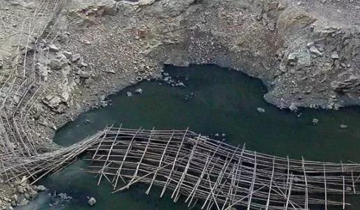 日本挖88米巨坑：中国一步步把它变成世界建筑奇迹