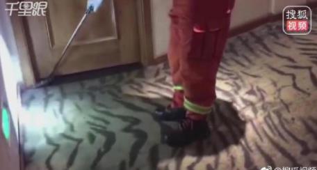 用毒蛇威逼女生：发生关系后遭蛇咬中毒死亡（图）