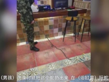 用毒蛇威逼女生：发生关系后遭蛇咬中毒死亡（图）