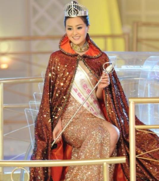 港姐冠军晒孕肚照：一组港姐张名雅美图