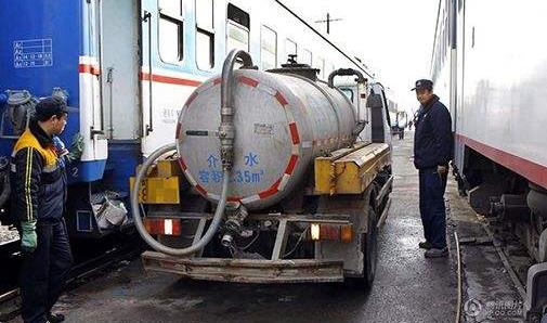 你知道火车、飞机、轮船上的乘客排泄物都去哪了(揭秘) 你知道火车、飞机、轮船上的乘客排泄物都去哪了(揭秘)