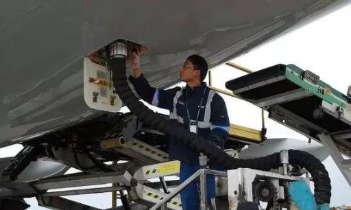 你知道火车、飞机、轮船上的乘客排泄物都去哪了(揭秘) 你知道火车、飞机、轮船上的乘客排泄物都去哪了(揭秘)