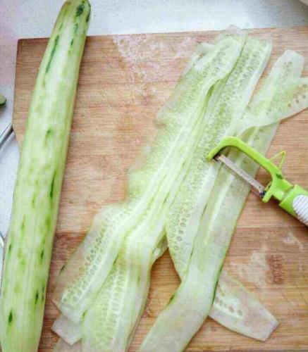 带花的黄瓜用了激素？笔直的黄瓜打了药？详情揭晓