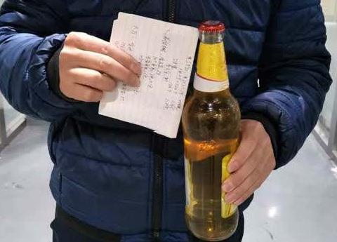 一张A4纸就能开酒瓶，不信就试试（神奇）