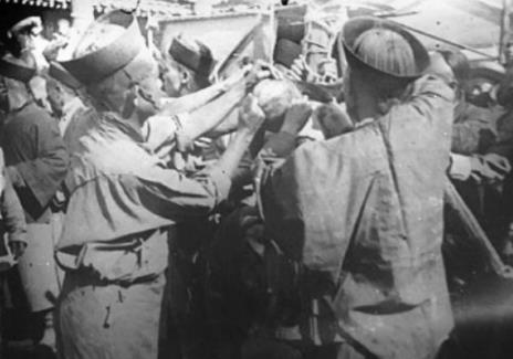 清朝凌迟女犯:一种刑罚民间俗称千刀万剐(图) 清朝凌迟女犯:一种刑罚民间俗称千刀万剐(图)