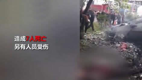 四川公交冲上站台是怎么回事：有没有伤亡具体原因详情