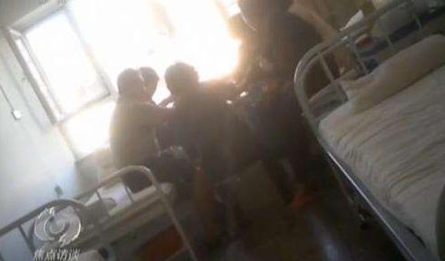 揭露病房里的可怕骗术：这些都是骗子谨慎上当