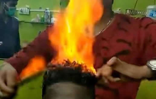 印理发师喷火剪发：被喷火剪发你敢尝试吗（图）