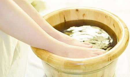 用什么泡脚好：分享一些日常健康泡脚实用方法