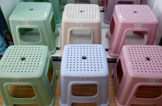 塑料凳子上的小圆孔原来有这用途(小圆孔4大作用) 塑料凳子上的小圆孔原来有这用途(小圆孔4大作用)