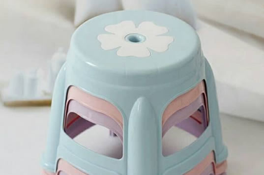 塑料凳子上的小圆孔原来有这用途(小圆孔4大作用) 塑料凳子上的小圆孔原来有这用途(小圆孔4大作用)