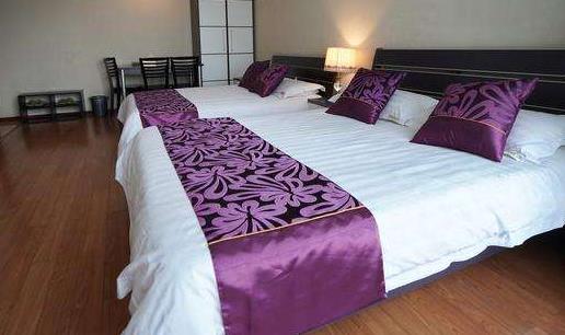 酒店床尾为什么要放一块布 终于知道原因了(图) 酒店床尾为什么要放一块布 终于知道原因了(图)