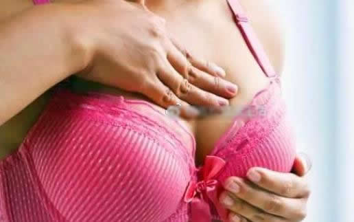 乳房有硬块是什么情况：这些情况下是正常的