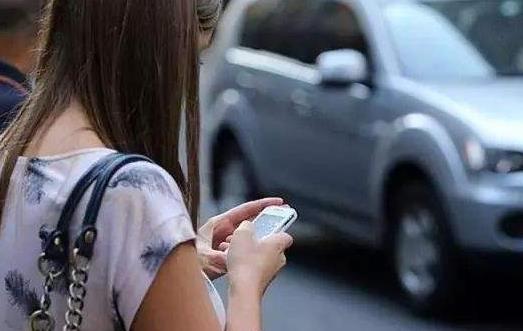 走路看手机致人身亡:具体情况及有什么样的处罚 走路看手机致人身亡:具体情况及有什么样的处罚