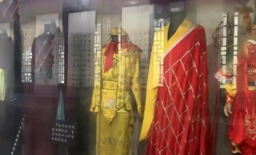 吴承恩故居挂六小龄童像:网友热议具体详情曝光(图) 吴承恩故居挂六小龄童像:网友热议具体详情曝光(图)