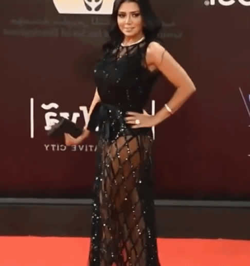 女演员穿镂空裙被诉：女星穿镂空裙有罪这才是真相（图）