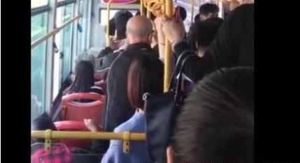 未让座被大爷骂哭是什么情况：大爷倚老卖老让人恨