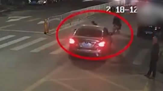 一女童斑马线被碾压：视频还原全过程结果让人愤怒