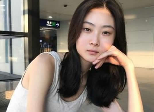 dg辱华广告女主角是谁：她是中国女模左也资料图片