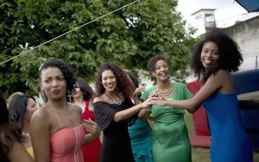 实拍巴西监狱选美:女囚铁窗里的放飞时刻(图) 实拍巴西监狱选美:女囚铁窗里的放飞时刻(图)