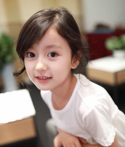 裴佳欣是谁怎么火的:小萝莉裴佳欣资料写真图片欣赏 裴佳欣是谁怎么火的:小萝莉裴佳欣资料写真图片欣赏