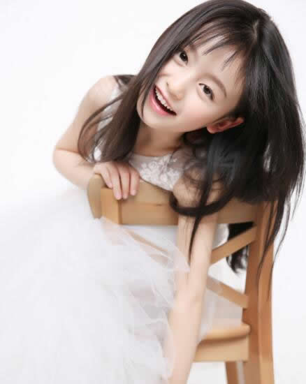 裴佳欣是谁怎么火的:小萝莉裴佳欣资料写真图片欣赏 裴佳欣是谁怎么火的:小萝莉裴佳欣资料写真图片欣赏