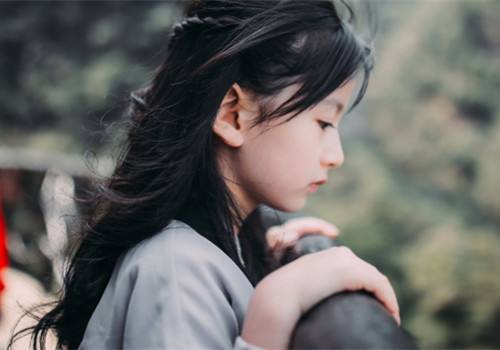 裴佳欣是谁怎么火的：小萝莉裴佳欣资料写真图片欣赏