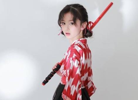 裴佳欣基本资料简历：裴佳欣父母照片什么样子曝光