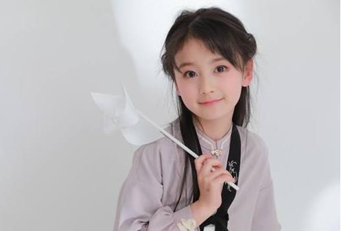 裴佳欣基本资料简历：裴佳欣父母照片什么样子曝光