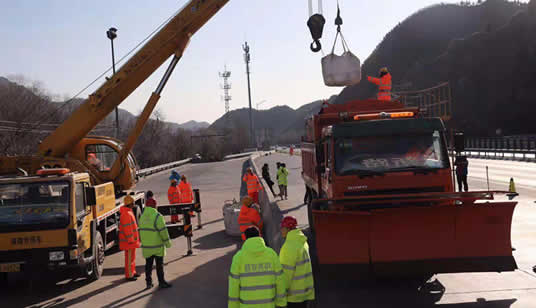 京藏高速降雪预警是这么回事(附罕见雪景欣赏) 京藏高速降雪预警是这么回事(附罕见雪景欣赏)