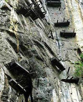 龙虎山悬棺之谜:古老丧葬形式(古越人智慧与力量) 龙虎山悬棺之谜:古老丧葬形式(古越人智慧与力量)