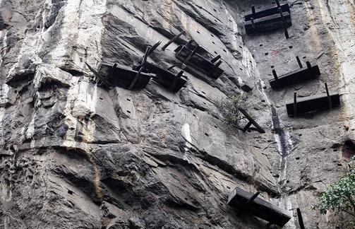 龙虎山悬棺之谜:古老丧葬形式(古越人智慧与力量) 龙虎山悬棺之谜:古老丧葬形式(古越人智慧与力量)