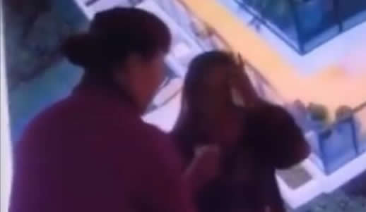 陌生人递纸巾是什么情况:暖心画面(附递纸巾故事) 陌生人递纸巾是什么情况:暖心画面(附递纸巾故事)