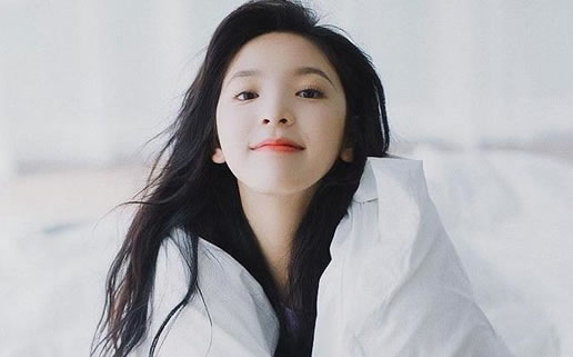 王思聪关注章若楠又取消了：章若楠资料照片和王思聪关系